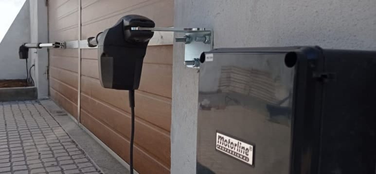 Motor za krilna vrata – kako odabrati pravi pogon?